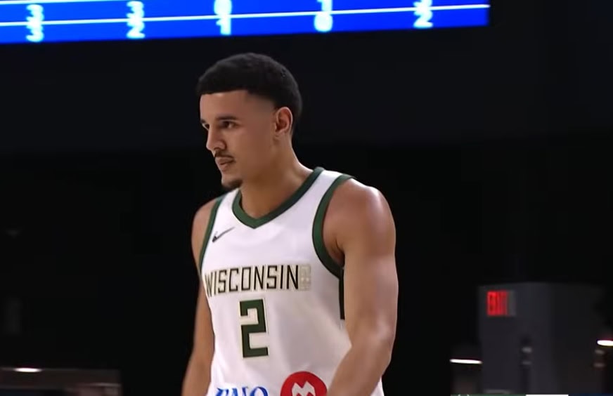 La Crosse’s Johnny Davis scores 19 in 18 minutes for Wisconsin Herd