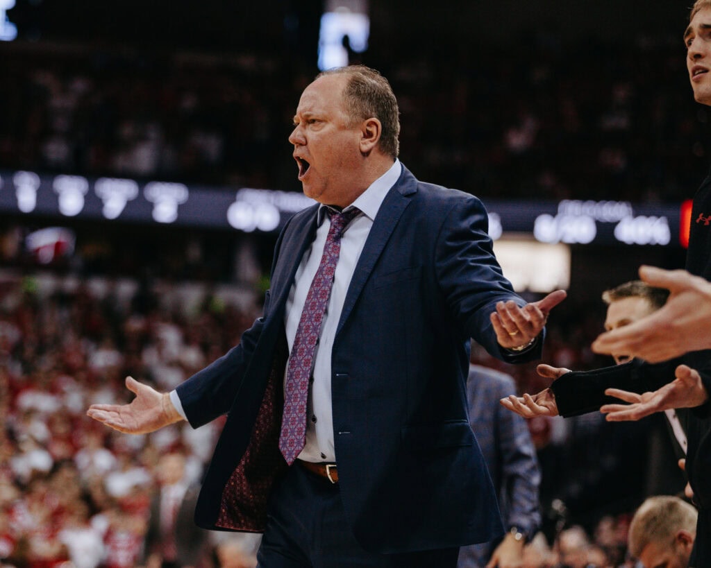 Badgers cold shooting, turnovers doom them in 85-71 loss at Oregon